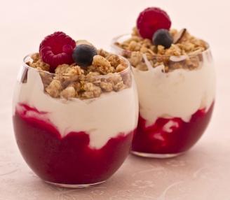 coppette di yogurt e frutti di bosco